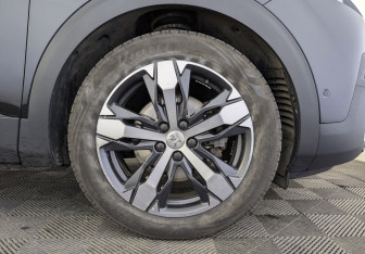 Подержанный автомобиль Peugeot 5008 Suv 2018 года (12 фото)