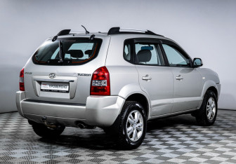 Подержанный автомобиль Hyundai Tucson 2008 года (5 фото)
