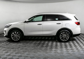 Подержанный автомобиль Kia Sorento 2019 года (8 фото)