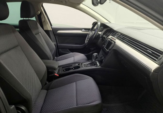 Подержанный автомобиль Volkswagen Passat Sedan 2017 года (9 фото)