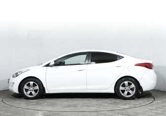 Подержанный автомобиль Hyundai Elantra Sedan 2013 года (8 фото)