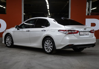 Подержанный автомобиль Toyota Camry Sedan 2019 года (7 фото)