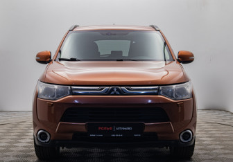 Подержанный автомобиль Mitsubishi Outlander 2012 года (8 фото)