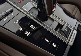 Подержанный автомобиль Porsche Cayenne 2018 года (17 фото)