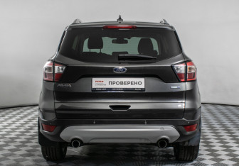 Подержанный автомобиль Ford Kuga 2019 года (6 фото)
