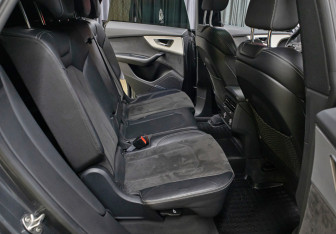 Подержанный автомобиль Audi Q8 2019 года (12 фото)