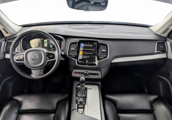 Подержанный автомобиль Volvo XC90 2019 года (14 фото)