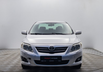 Подержанный автомобиль Toyota Corolla Sedan 2008 года (8 фото)