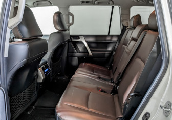 Подержанный автомобиль Toyota Land Cruiser Prado 2019 года (11 фото)