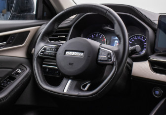 Подержанный автомобиль Haval F7 2024 года (14 фото)