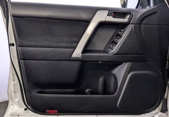Подержанный автомобиль Toyota Land Cruiser Prado 2021 года (19 фото)