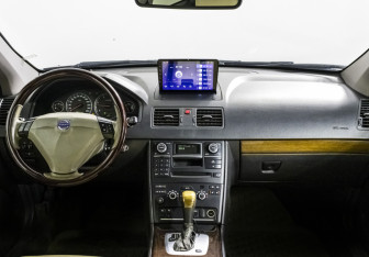 Подержанный автомобиль Volvo XC90 2008 года (14 фото)