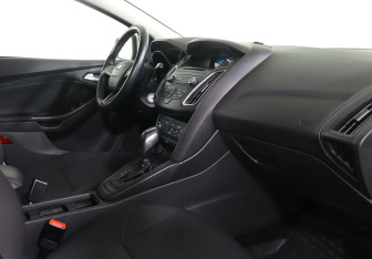 Подержанный автомобиль Ford Focus Hatchback 2017 года (7 фото)