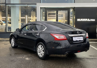 Подержанный автомобиль Nissan Teana 2014 года (7 фото)