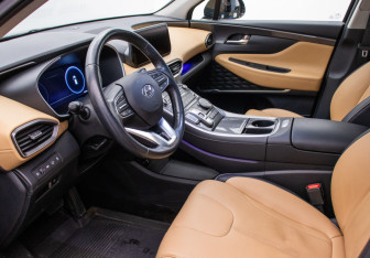 Подержанный автомобиль Hyundai Santa Fe 2022 года (10 фото)