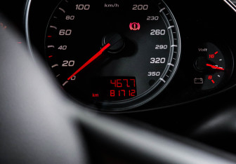 Подержанный автомобиль Audi R8 Coupe 2008 года (11 фото)