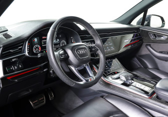 Подержанный автомобиль Audi Q7 2020 года (14 фото)