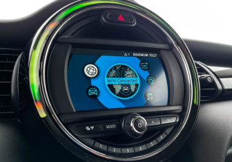Подержанный автомобиль MINI Hatch 2020 года (14 фото)