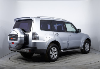 Подержанный автомобиль Mitsubishi Pajero 2008 года (5 фото)