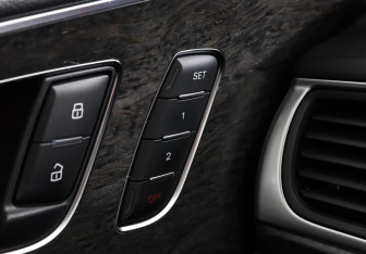 Подержанный автомобиль Audi A6 allroad 2016 года (17 фото)