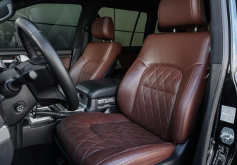 Подержанный автомобиль Toyota Land Cruiser Suv 2018 года (11 фото)