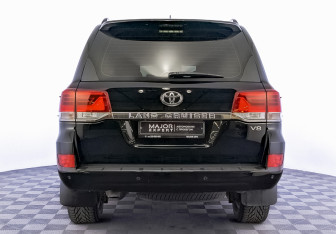 Подержанный автомобиль Toyota Land Cruiser Suv 2021 года (6 фото)