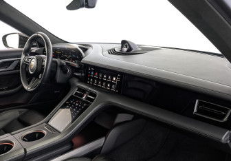 Подержанный автомобиль Porsche Taycan 2021 года (12 фото)