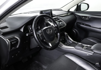 Подержанный автомобиль Lexus NX 2017 года (15 фото)