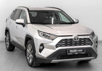 Подержанный автомобиль Toyota RAV4 2021 года (3 фото)