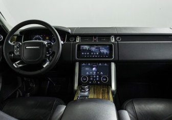 Подержанный автомобиль Land Rover Range Rover 2018 года (13 фото)