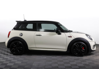 Подержанный автомобиль MINI Hatch 2018 года (4 фото)