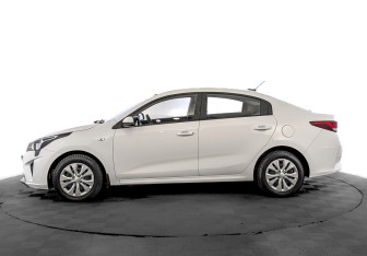 Подержанный автомобиль Kia Rio Sedan 2021 года (8 фото)