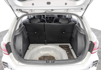 Подержанный автомобиль Kia Rio Hatchback 2021 года (10 фото)