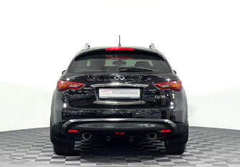 Подержанный автомобиль Infiniti QX70 2014 года (6 фото)