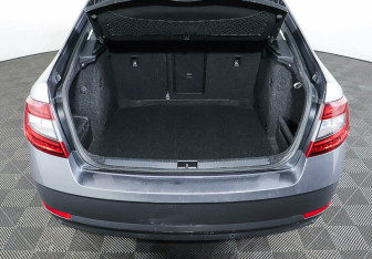 Подержанный автомобиль Skoda Octavia Liftback 2019 года (27 фото)