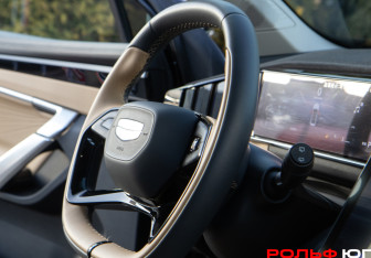 Подержанный автомобиль Geely Atlas 2024 года (18 фото)