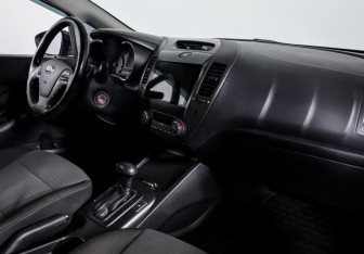 Подержанный автомобиль Kia Cerato Sedan 2015 года (9 фото)