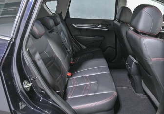 Подержанный автомобиль DongFeng AX7 2018 года (16 фото)