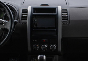 Подержанный автомобиль Nissan X-Trail 2008 года (14 фото)