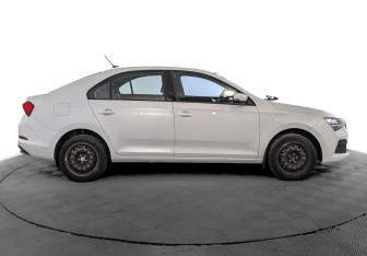 Подержанный автомобиль Skoda Rapid Liftback 2021 года (4 фото)