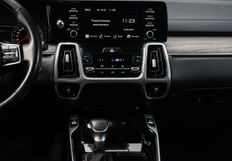 Подержанный автомобиль Kia Sorento 2022 года (11 фото)