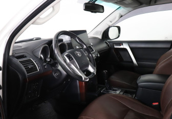 Подержанный автомобиль Toyota Land Cruiser Prado 2014 года (9 фото)