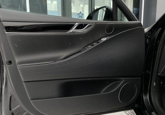 Подержанный автомобиль Genesis G80 2021 года (11 фото)