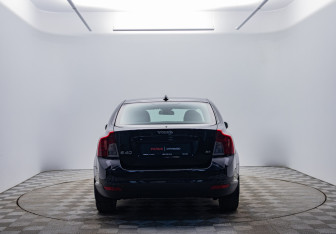 Подержанный автомобиль Volvo S40 2007 года (6 фото)