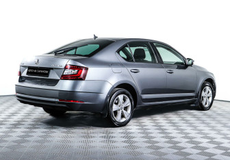 Подержанный автомобиль Skoda Octavia Liftback 2019 года (5 фото)