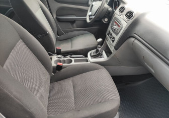 Подержанный автомобиль Ford Focus Sedan 2011 года (9 фото)