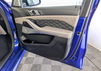 Подержанный автомобиль BMW X5 M 2020 года (26 фото)