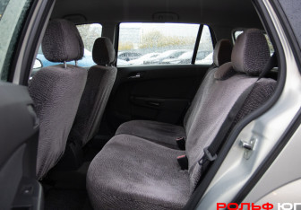 Подержанный автомобиль Opel Astra Wagon 2007 года (8 фото)