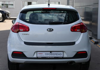 Подержанный автомобиль Kia Ceed Hatchback 2015 года (6 фото)