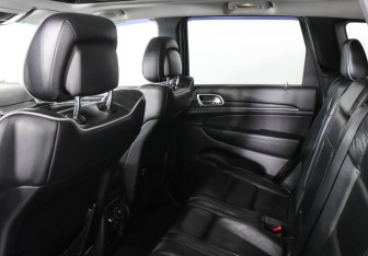 Подержанный автомобиль Jeep Grand Cherokee 2012 года (8 фото)